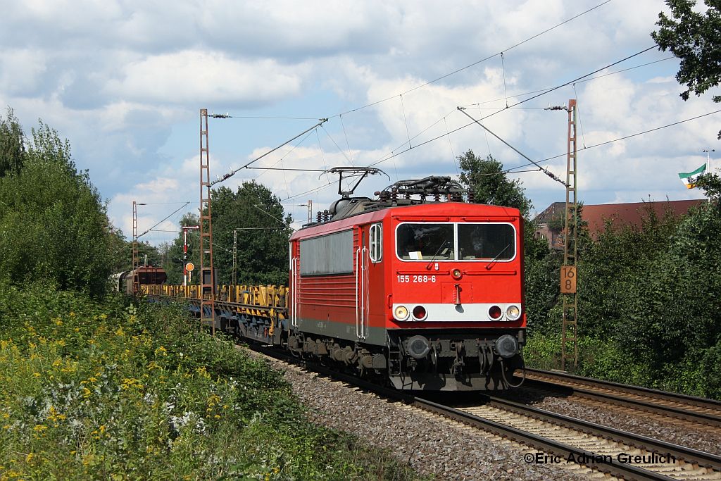 155 268 (logolos) mit einem Gterzug am 5.8.2010 in Limmer.