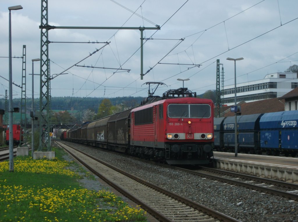 155 269-4 zieht am 03. Mai 2013 einen gemischten Gterzug durch Kronach Richtung Lichtenfels.