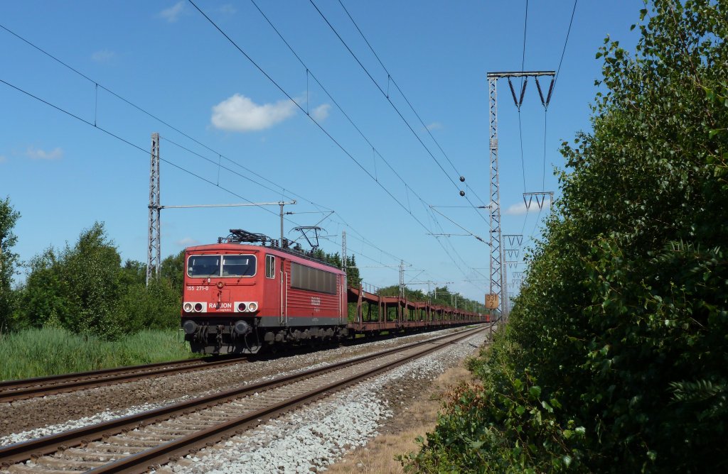 155 271-0 fuhr am 07.07.2012 mit einem G�terzug von Emden nach Osnabr�ck, hier in Neermoor.