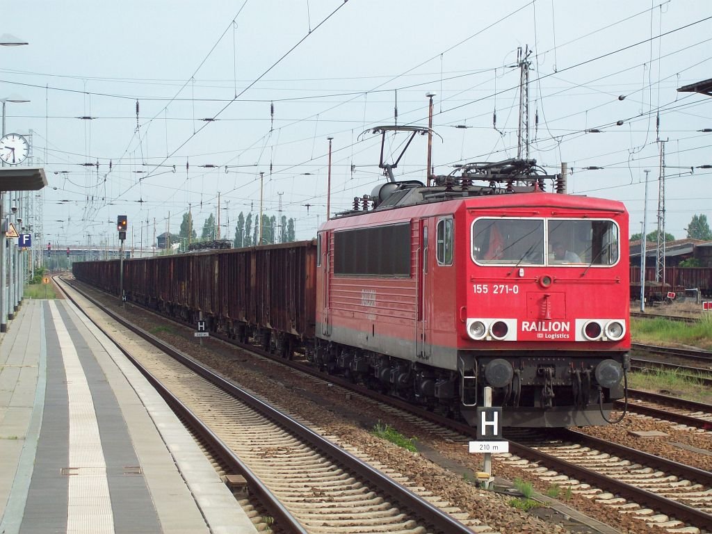 155 271-0 steht am 09.06.2010 am Bahnhof in Angermnde
