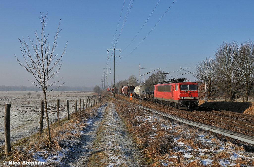 155 272-0 fhrt mit einem gemischten Zug durch die Felder von Brandenburg (Diedersdorf 29.01.11)