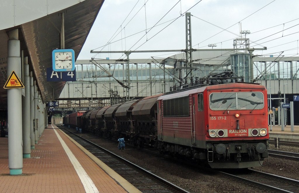 155er im Doppelpack, zuerst lie sich heute 155 171-2 (Railion) in Kassel-Wilhelmshhe blicken, dann...siehe nchstes Bild.