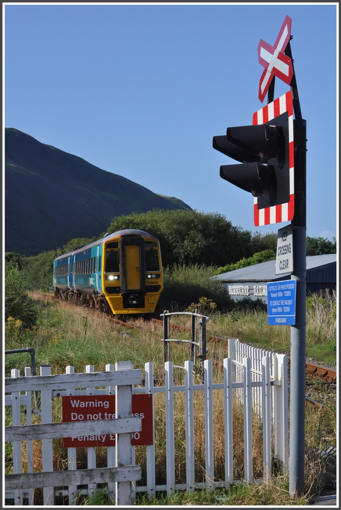 158839 erreicht Fairbourne, Ausgangspunkt der Fairbourne Steam Railway. (04.09.2012)