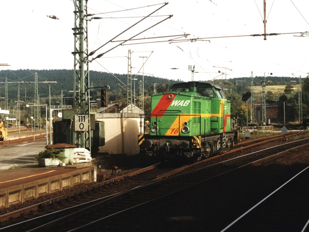 16 (ex 710 970) der Westflische AlmetalBahn auf Bahnhof Altenbeken am 13-10-2001. Bild und scan: Date Jan de Vries. 
