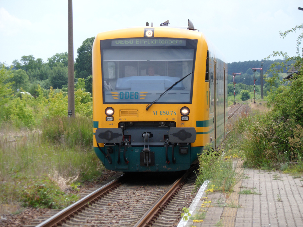 16. Juni 2012 - VT 650.74 bei der Einfahrt in den Bahnhof Wriezen.