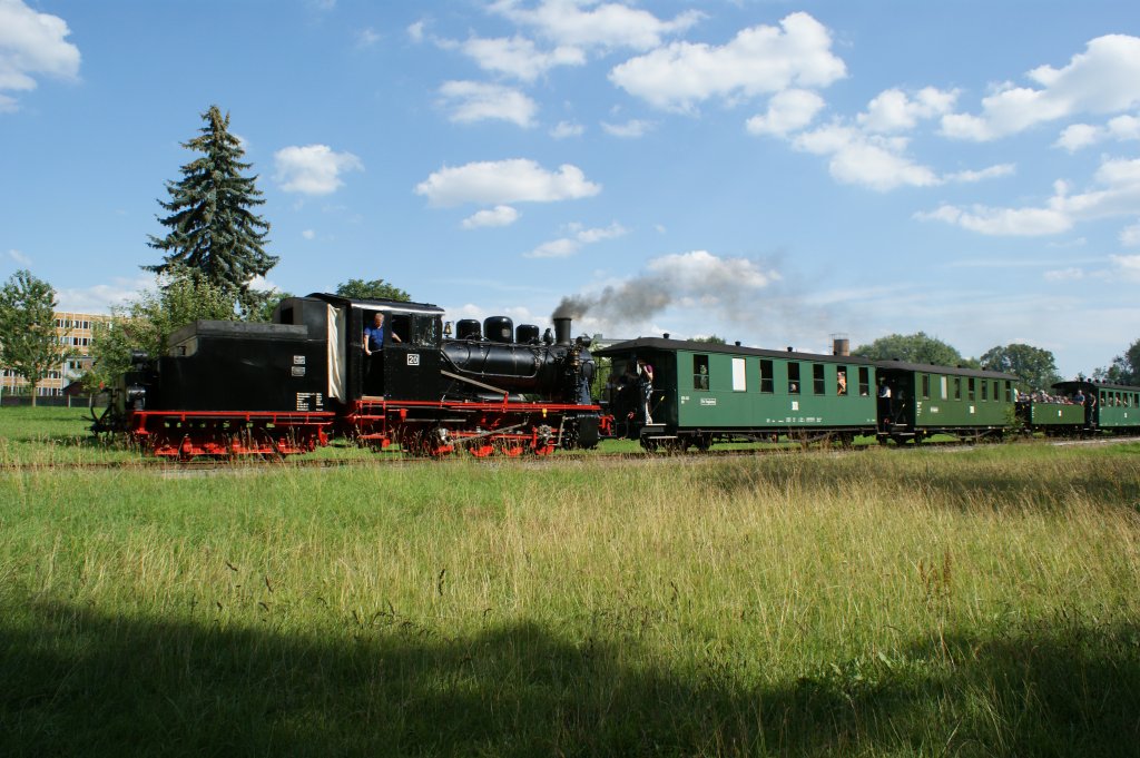 16.07.2011, Lok 20 im Stadtgebiet Dipps auf der Rckfahrt nach Freital-Hainsberg