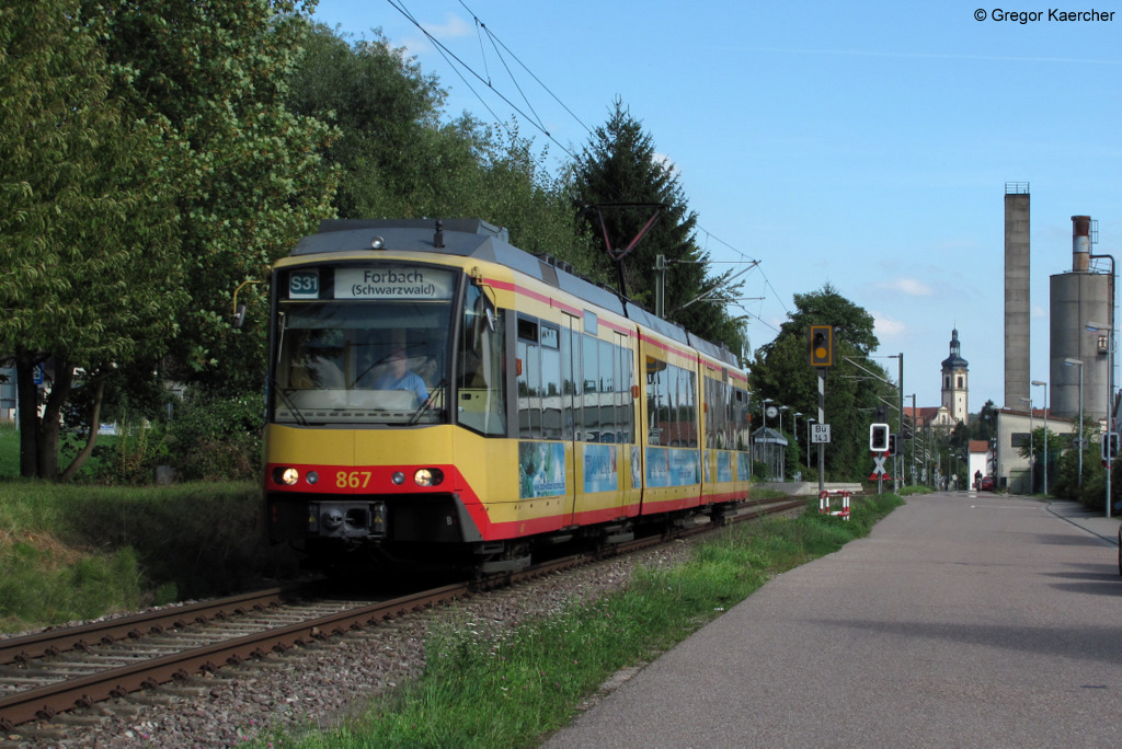16.08.2011: Wagen 867  Bad Wildbad Tourismus - Wir bringen Sie zu Therme und Tanne  als S31 nach Forbach (Schwarzwald) bei Odenheim West.