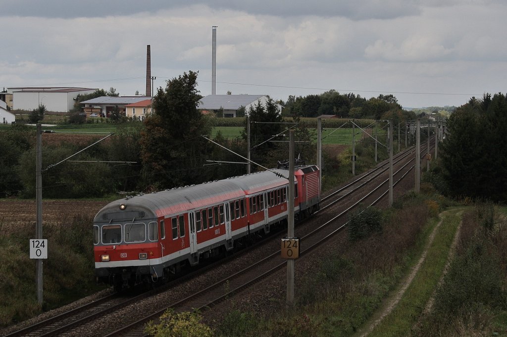 16.09.2010 in Alteglofsheim, war 143 128 an Regionalbahn nach Eggmhl.