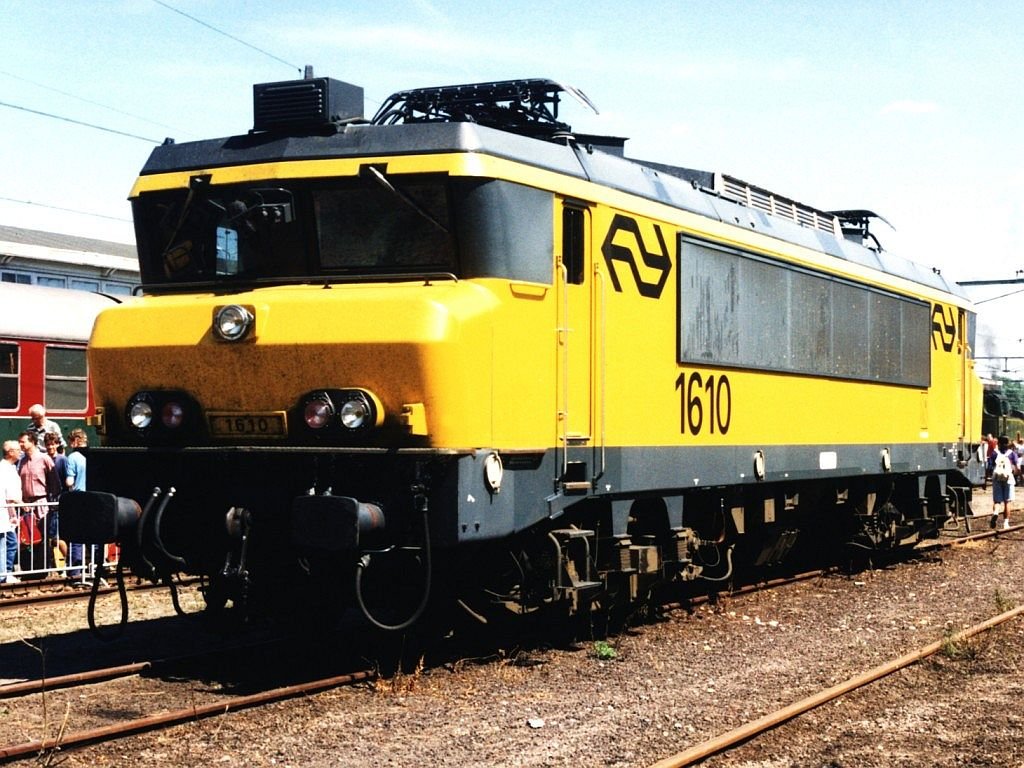 1610 in Haarlem Bahnbetriebswerke am 5-8-1995. Bild und scan: Date Jan de Vries.
