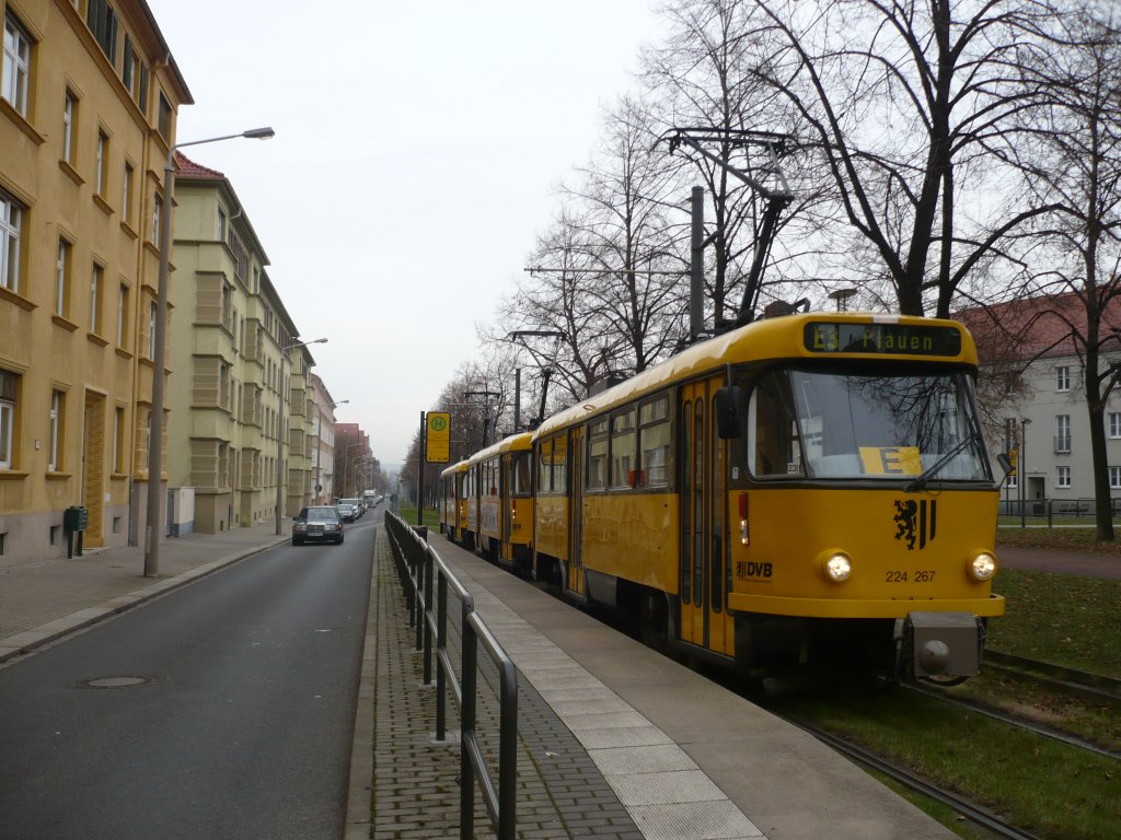16.11.09 Endpunkt Dresden-Plauen; Tatra 3-er Traktion  
224 267/224 266/244 046
