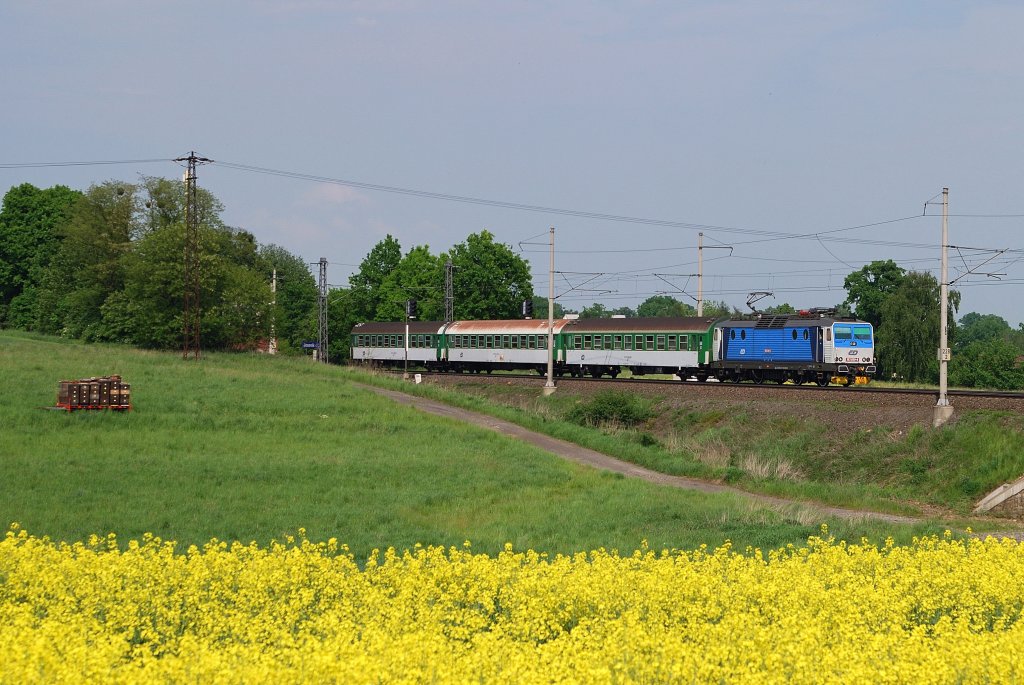 163 069 mit Os 2908 bei Jesenik (22.05.2011)