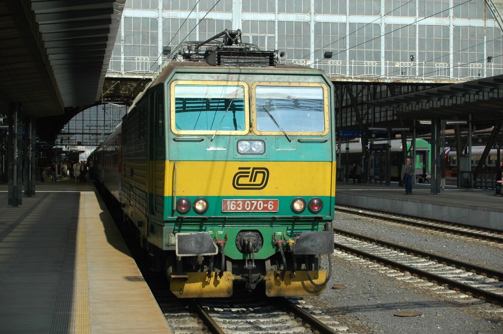 163 070 am 01.10.09 in Praha hl. n.