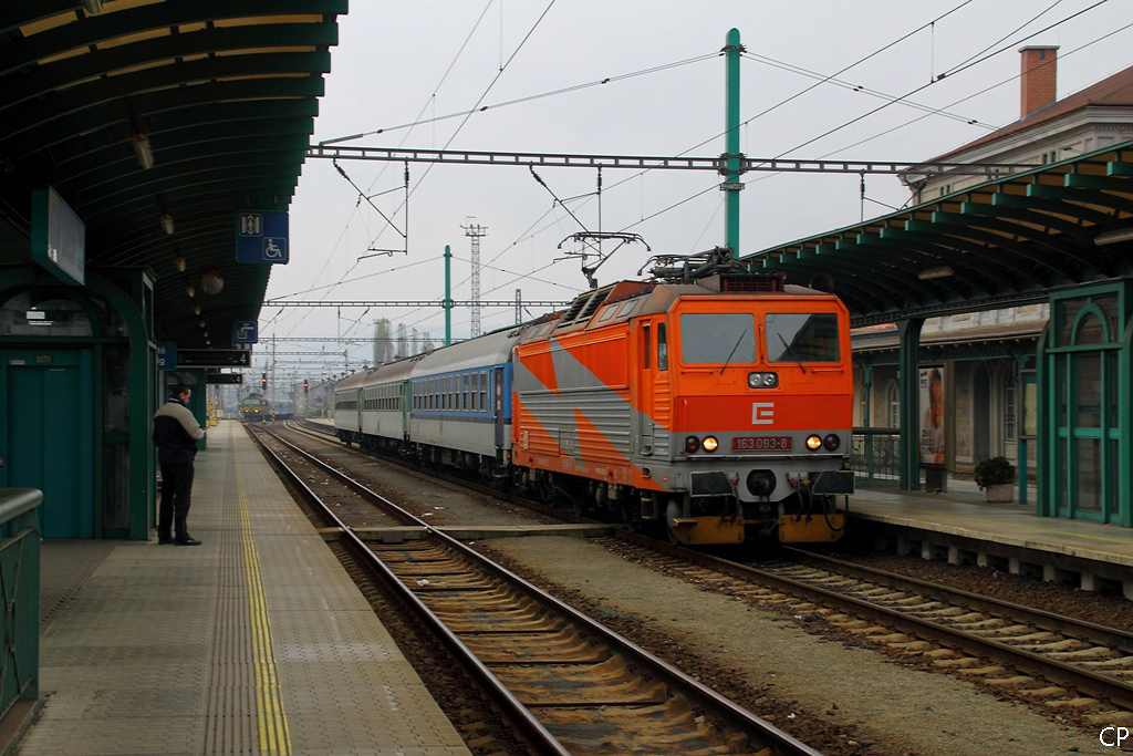 163 093-8 der CD ist am 20.11.2010 im Bahnhof Decin hl.n. angekommen.