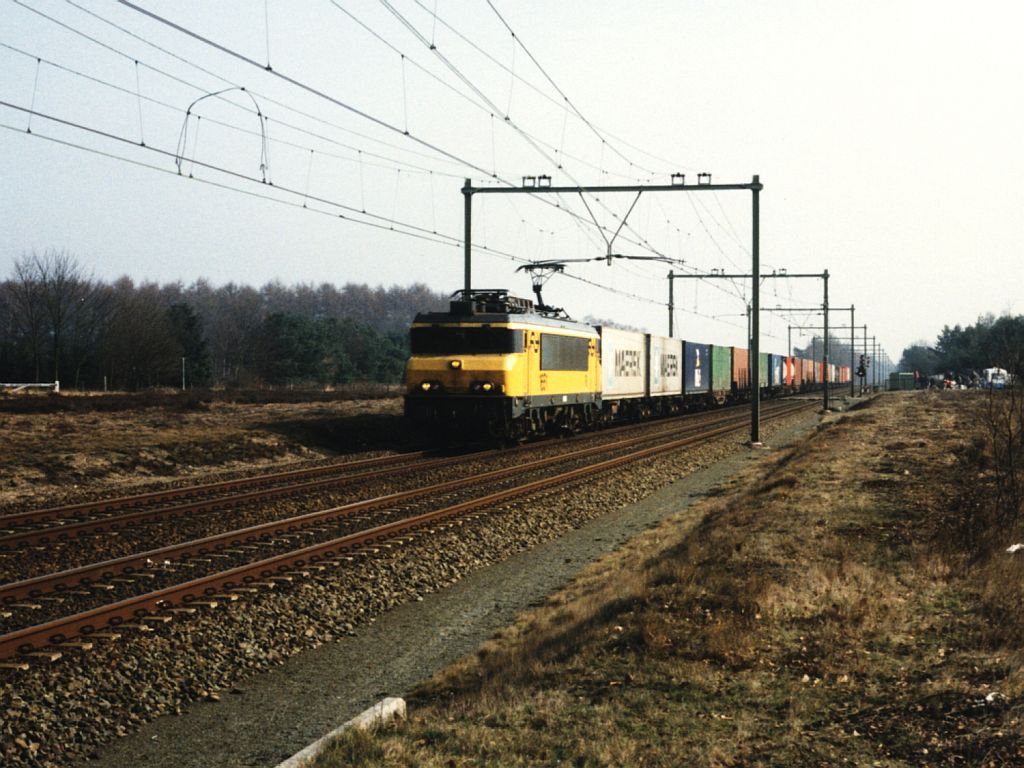 1649 mit Containerzug 43368 Wels-Waalhaven bei Ginkel am 21-9-1997. Bild und scan: Date Jan de Vries.