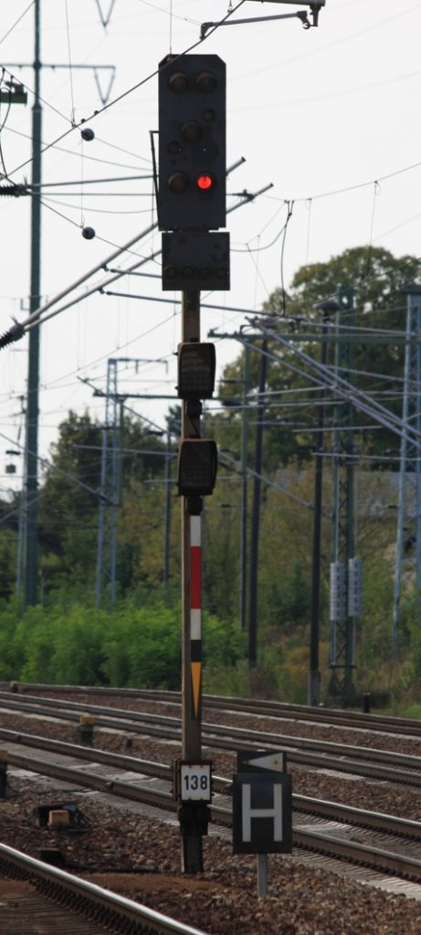 16.9.2012 Berlin-Sch�nefeld Flughafen. Signal 138 mit Ersatzrot.
