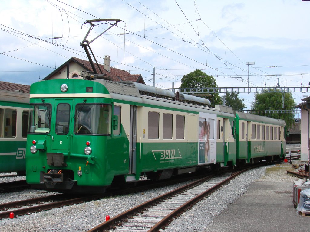 17-06-2010 im Bf. Bire : Tw. Be 4/4 11 fertig fr die Abfahrt richtung Apples und L'Isle-Mont-la-Ville