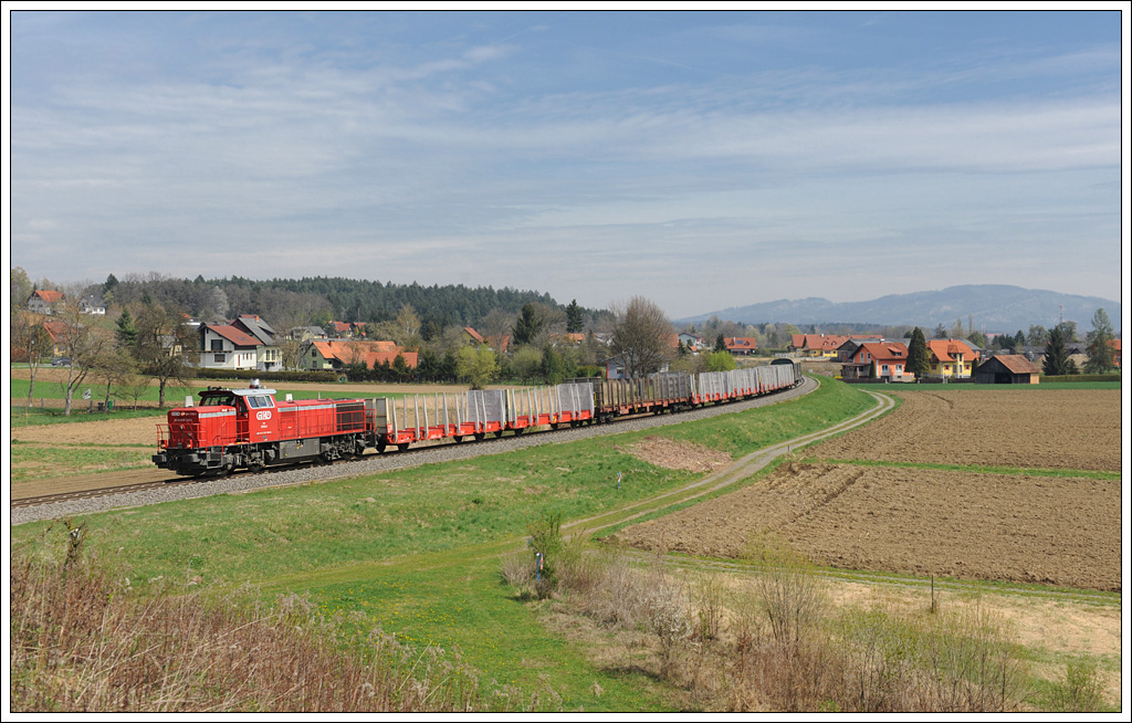 1700.1 mit ihrem VG 71383 von Graz nach Wies Eibiswald am 17.4.2012 aufgenommen in Plfing-Brunn.