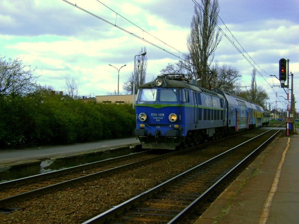 17.04.2012 Poznan Debiec, ET22-1028 mit R 79139 Kolo - Leszno.