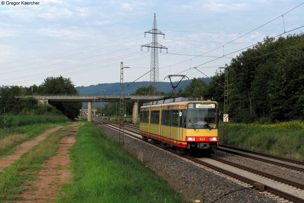 17.08.2011: Wagen 829 als S31 nach Forbach (Schwarzwald) bei Muggenstum.