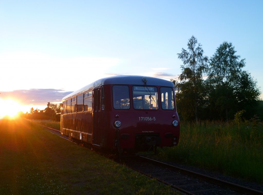 171 056-5 am 21.06.13 in Mhltroff/V. beim Sonnenuntergang.