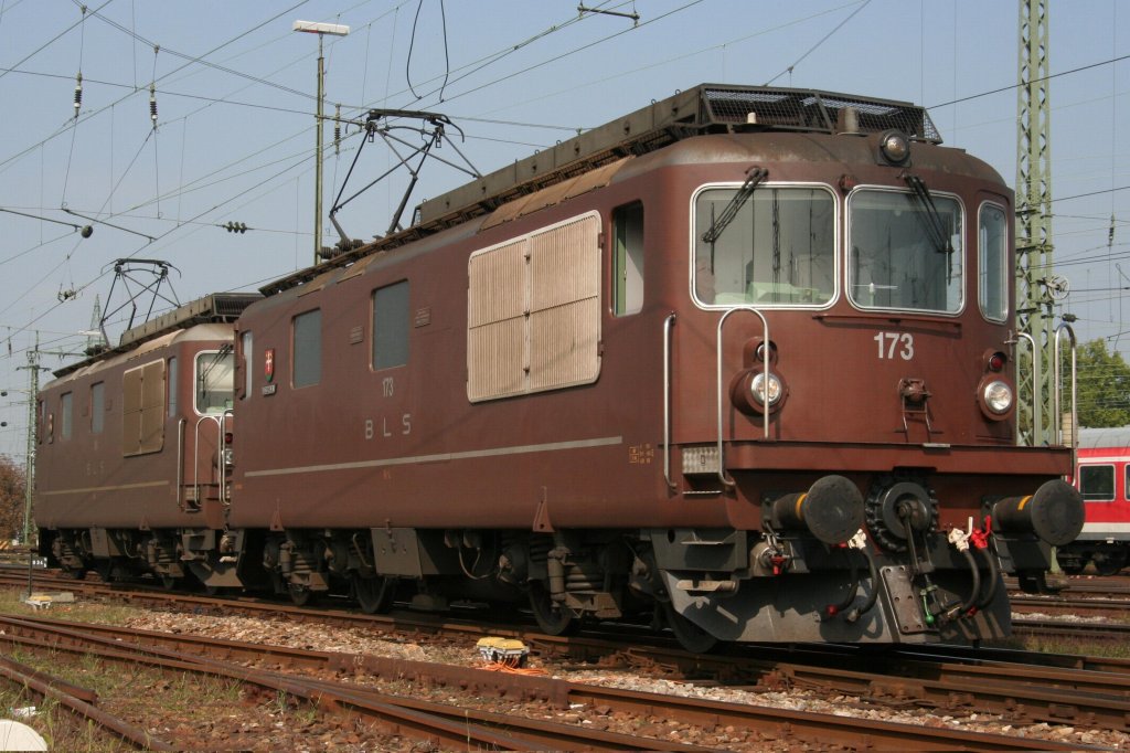 173 am 19.09.08 in Basel Bad. Bf. bei der Abstellgruppe der BLS.
Wappen der Lok: Ltschental