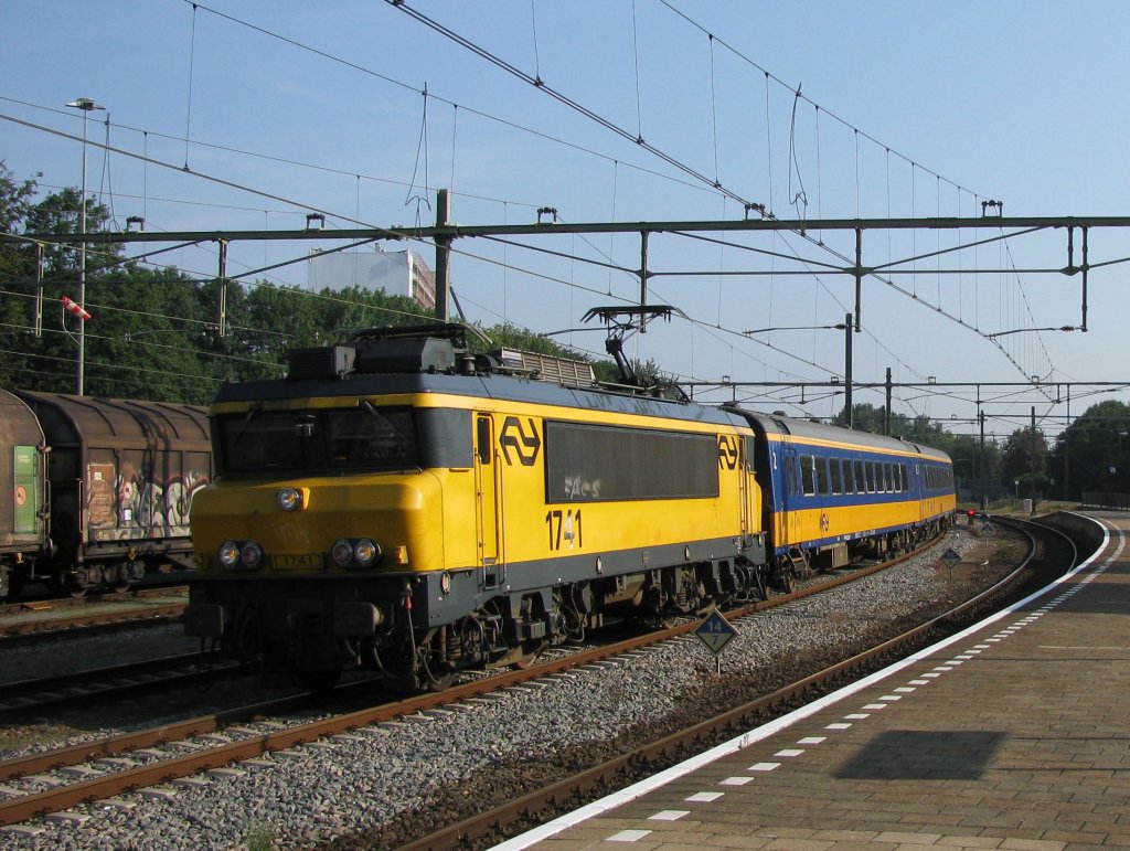 1741 durch fhrt Bhf Sittard mit einem Leerzug am 4.August 2011