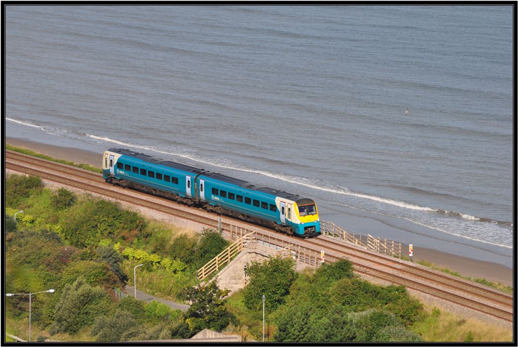 175 001 auf dem Weg nach Cardiff bei Colwyn Bay. (07.09.2012)