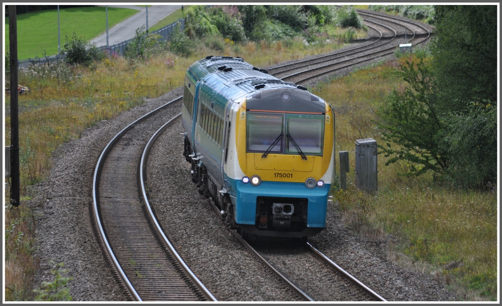 175 001 auf der Shrewesbury to Chester Line in Ruabon. (16.08.2011)