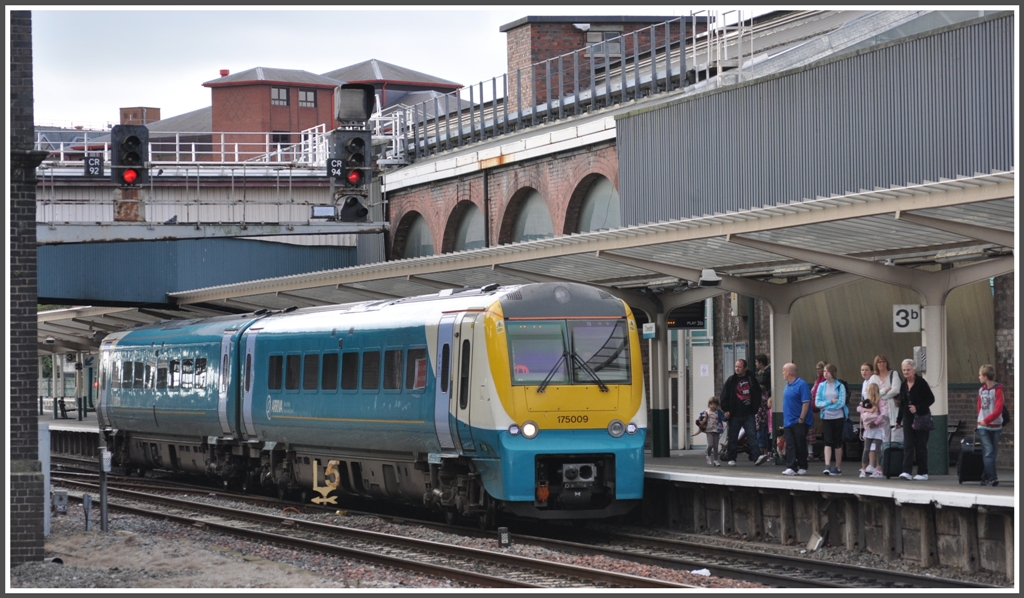 175 009 in Chester. (16.08.2011)