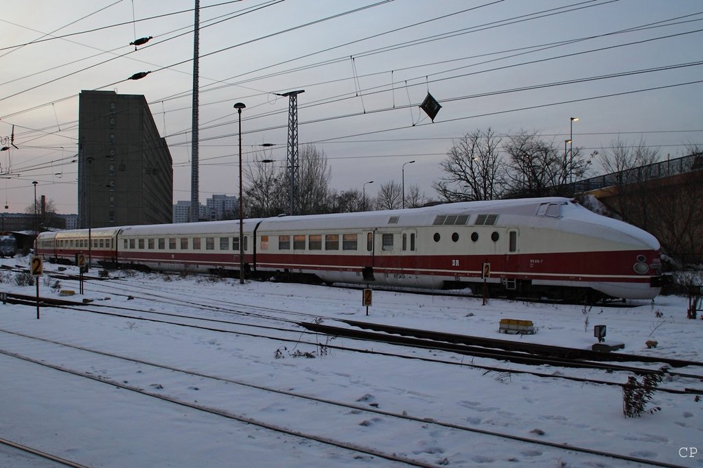 175 015-7 steht abgestellt in Berlin-Lichtenberg. (30.1.2010)