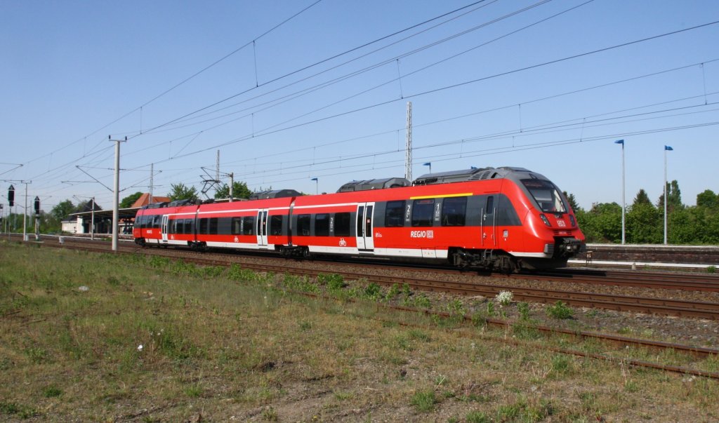 17.5.2013 Berlin-Blankenburg. 442 124 Leerzug aus Richtung Gesundbrunnen kommend.