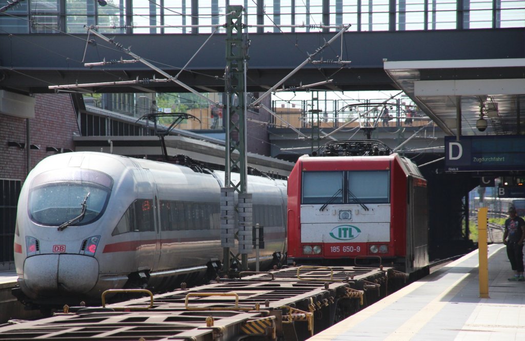17.6.2013 Berlin-Gesundbrunnen. ICE nach Mnchen und ITL 185-650 mit Containerzug