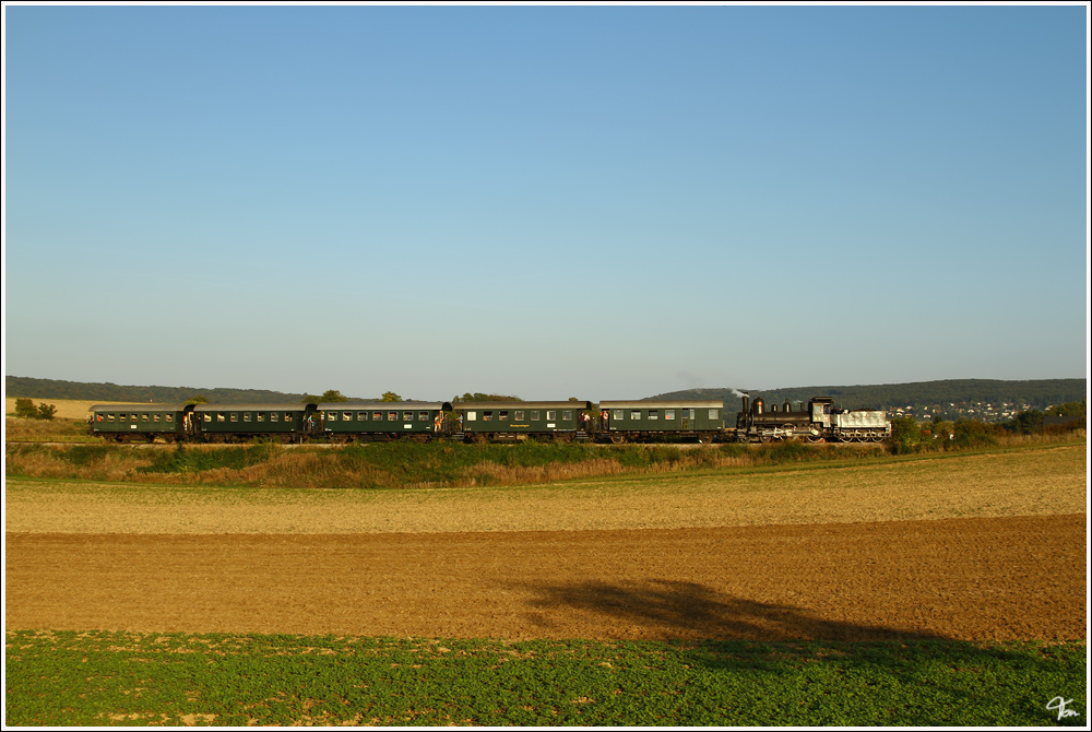 17c372 fhrt mit EZ 7395  Leiser Berge  von Korneuburg nach Ernstbrunn. Karnabrunn 24.9.2011