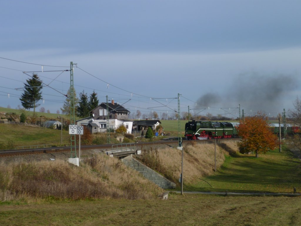 18 201 ist hier in Limbach/V. am 04.11.11 zusehen. Sie ist von Nossen nach Mnchen unterwegs.

