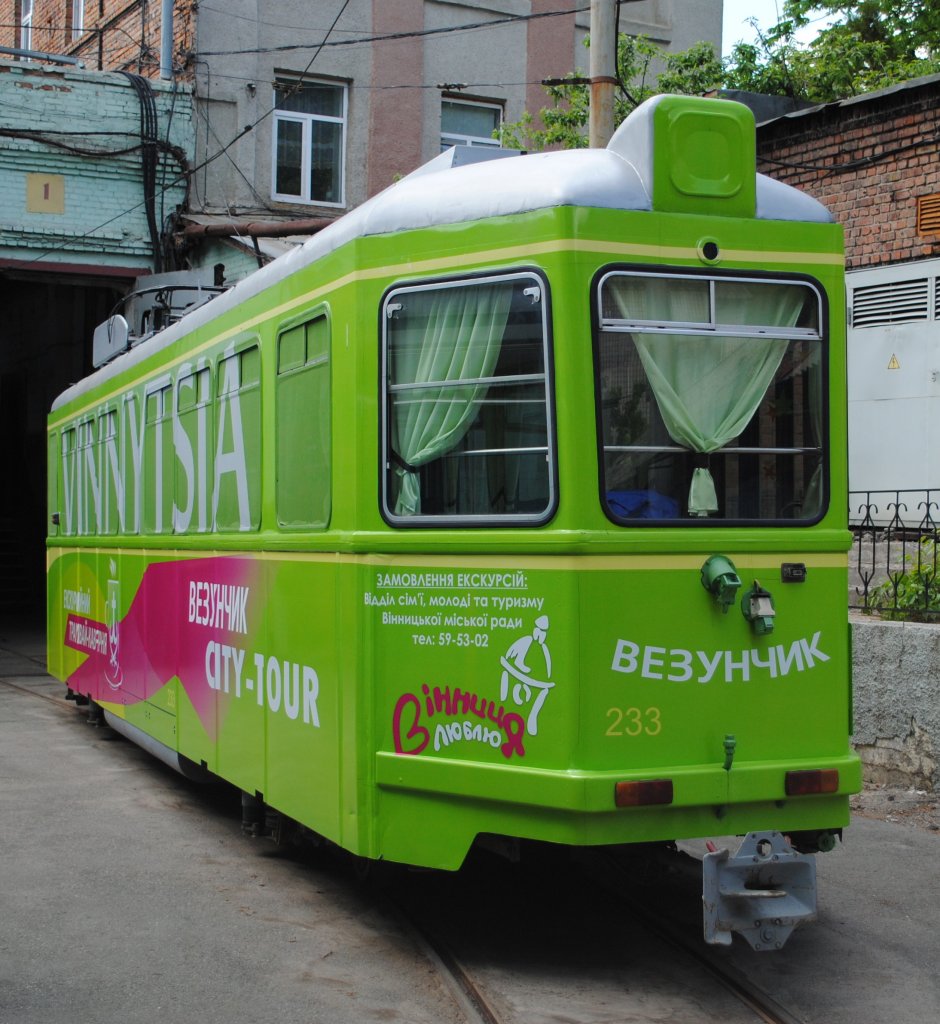 18. Mai 2011:  Z�ri Tram  in Winnyzja, hier der Gesellschaftswagen