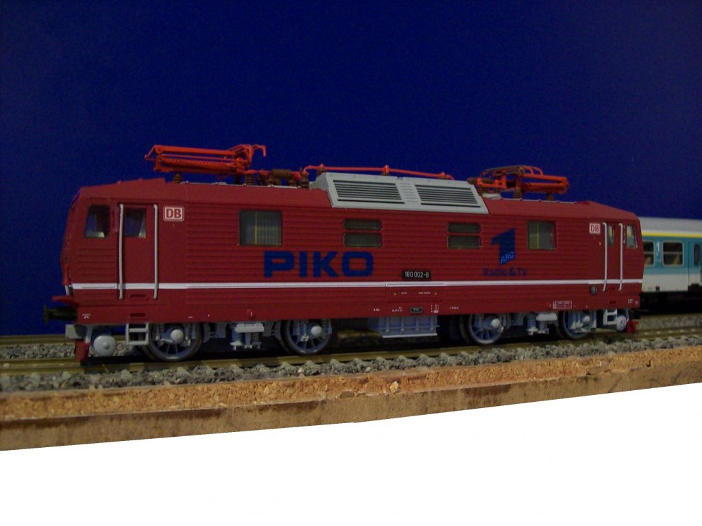 180 002 mit PIKO und ARD Radio&TV Werbung aus dem Olympia Express Set