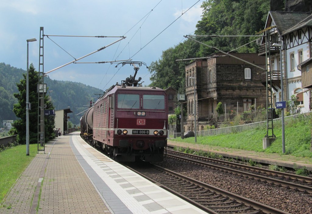 180 006-9 zieht am 09. August 2012 einen gemischten Gterzug durch Schna in Richtung Dresden.