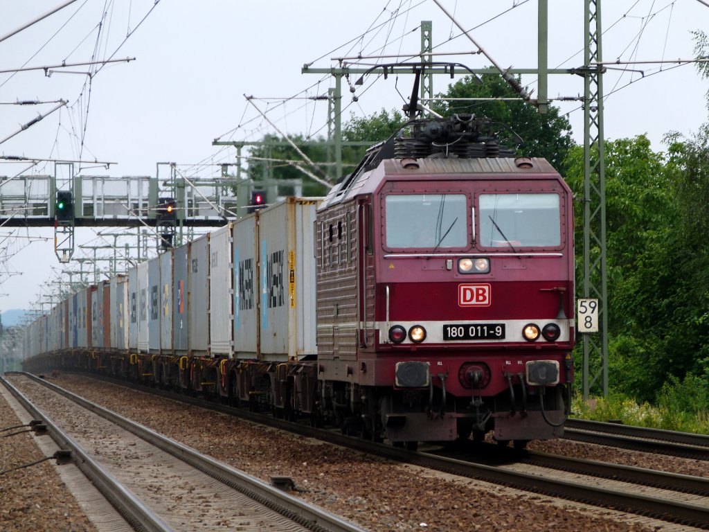 180 011 durchfuhr mit ihrem Containerzug DResden Strehlen am 24.6.12