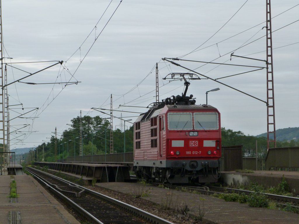 180 012 beim berqueren der Elbbrcke in Niederwartha(b. Dresden).
7.9.12