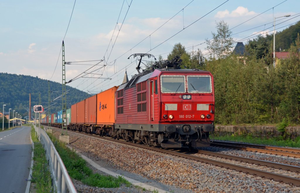 180 012 fuhr am Abend des 02.07.13 einen Containerzug aus Richtung Decin kommend durch Knigstein Richtung Dresden. 