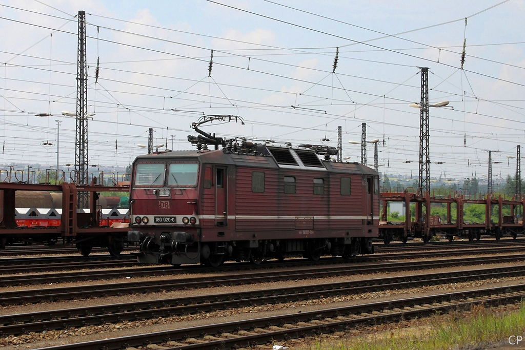 180 020-0 rollt am 22.5.2010 durch den Bahnhof Dresden-Friedrichstadt.
