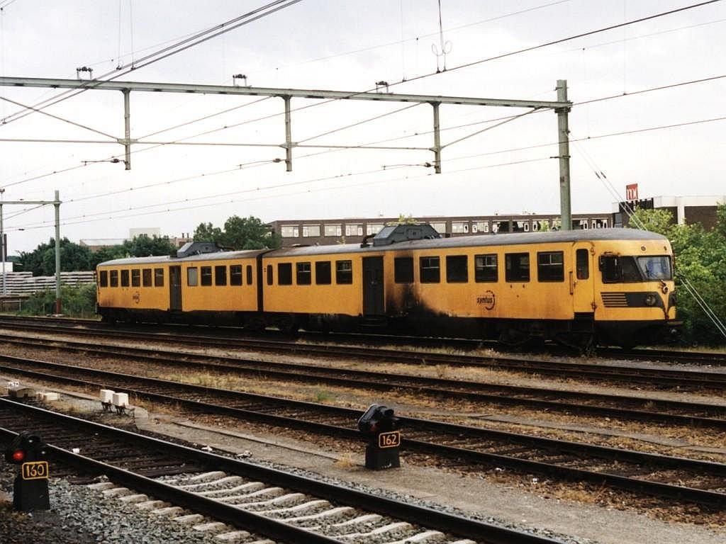 180 (Syntus) auf Bahnhof Hengelo am 16-6-2001. Bild und scan: Date Jan de Vries.