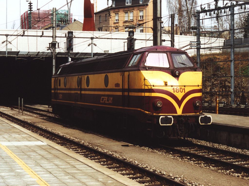 1801 auf Bahnhof Luxembourg am 8-4-2000. Bild und scan: Date Jan de Vries.