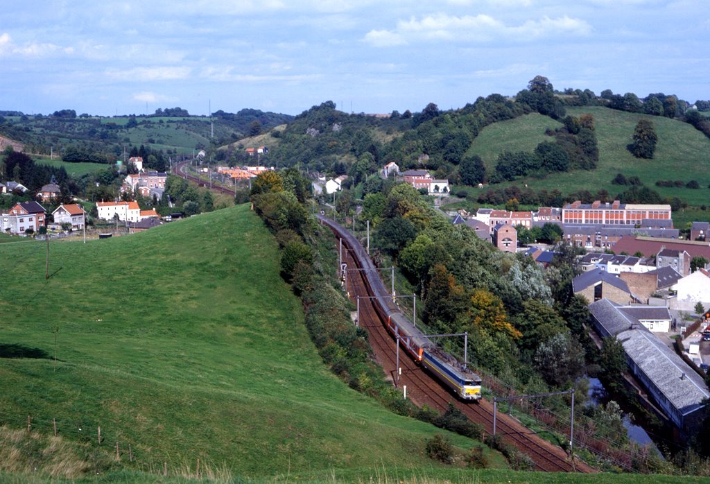 1802 mit Zug 318 bei Limbourg, Strecke Lige - Aachen, 25.09.1994.