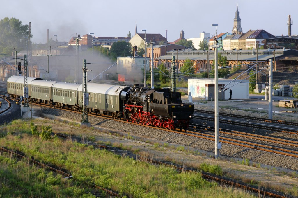 18.05.2013 / 52 8154-8 bei der Rckkehr nach ihrem Pfingstausflug zur Dllnitztalbahn
