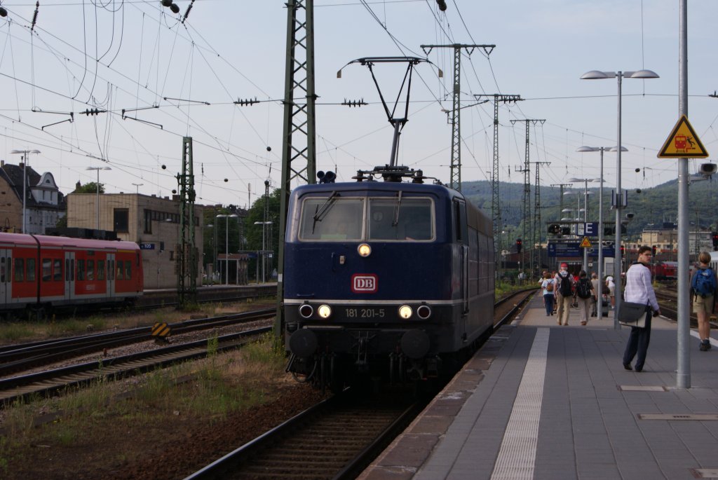 181 201-5 als Lz in Koblenz Hbf am 04.06.2011