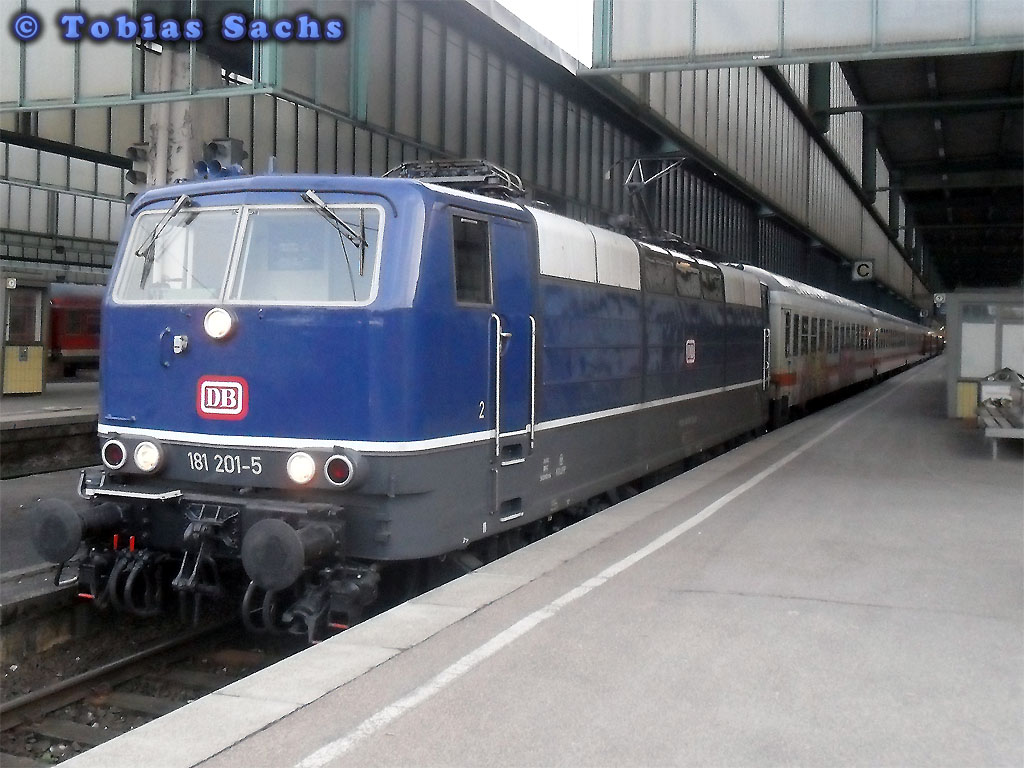 181 201 mit IC 2052 in Stuttgart vor dem Abfahrt nach Saarbrcken am 14.03.2011