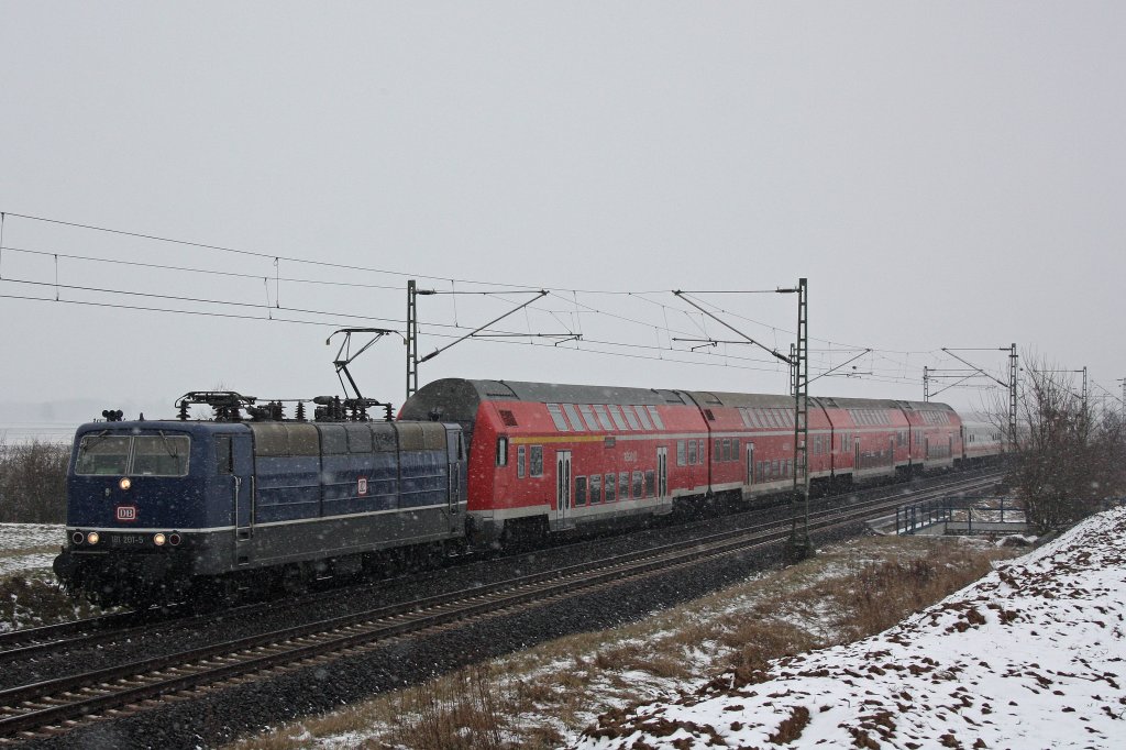 181 201 zog am 24.2.13 den Pbz 2476 von Koblenz nach Dortmund durch Neuss-Allerheiligen.