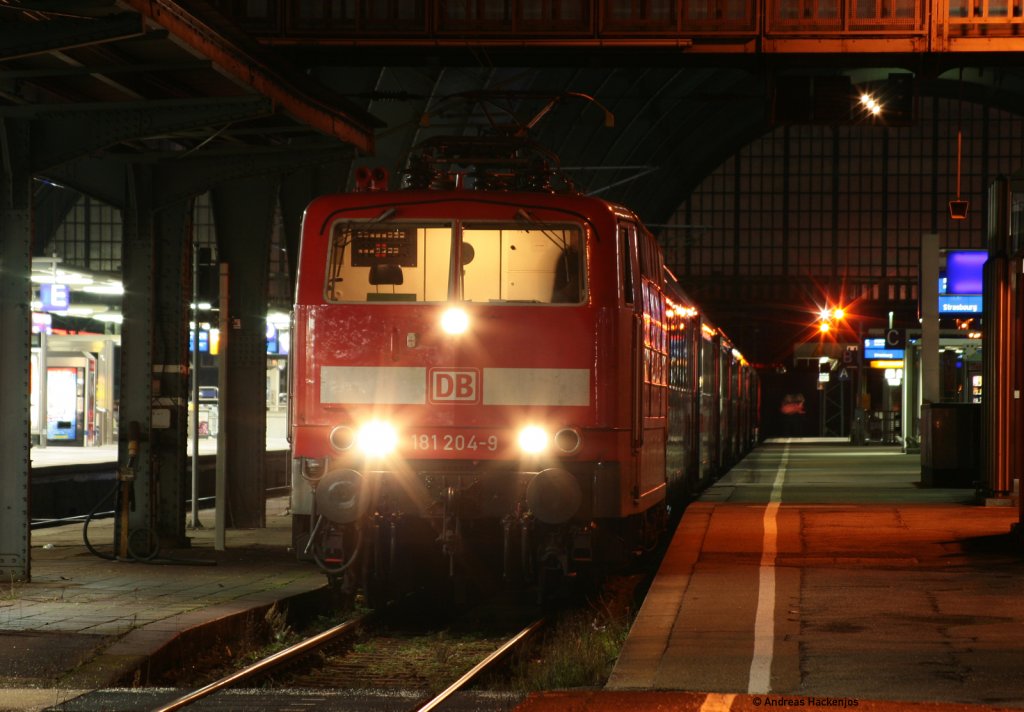 181 204-9  hat gerade den rund 60 Minuten verspteten IC 360 (Mnchen Hbf-Strabourg) von 101 051 bernommen und wird das letzte Stck den Zug bespannen Karlsruhe 20.1.11