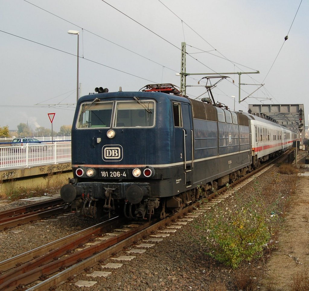 181 206-4 mit IC, Frankfurt(M) Hbf - Saarbrcken Hbf in Ludwigshafen Mitte. Sommer 2007
